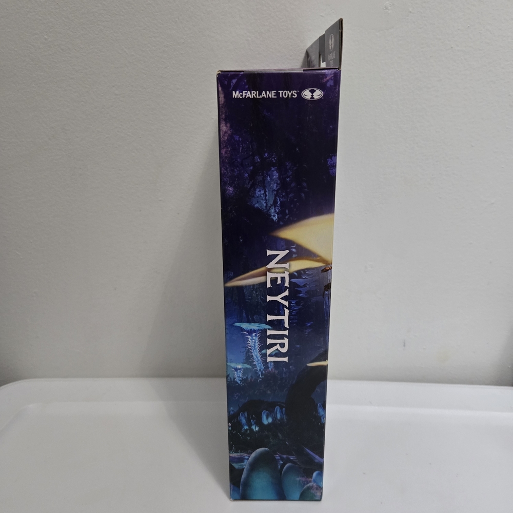 Avatar Neytiri Action Figure - Blue and Green - Picture 4 of 6